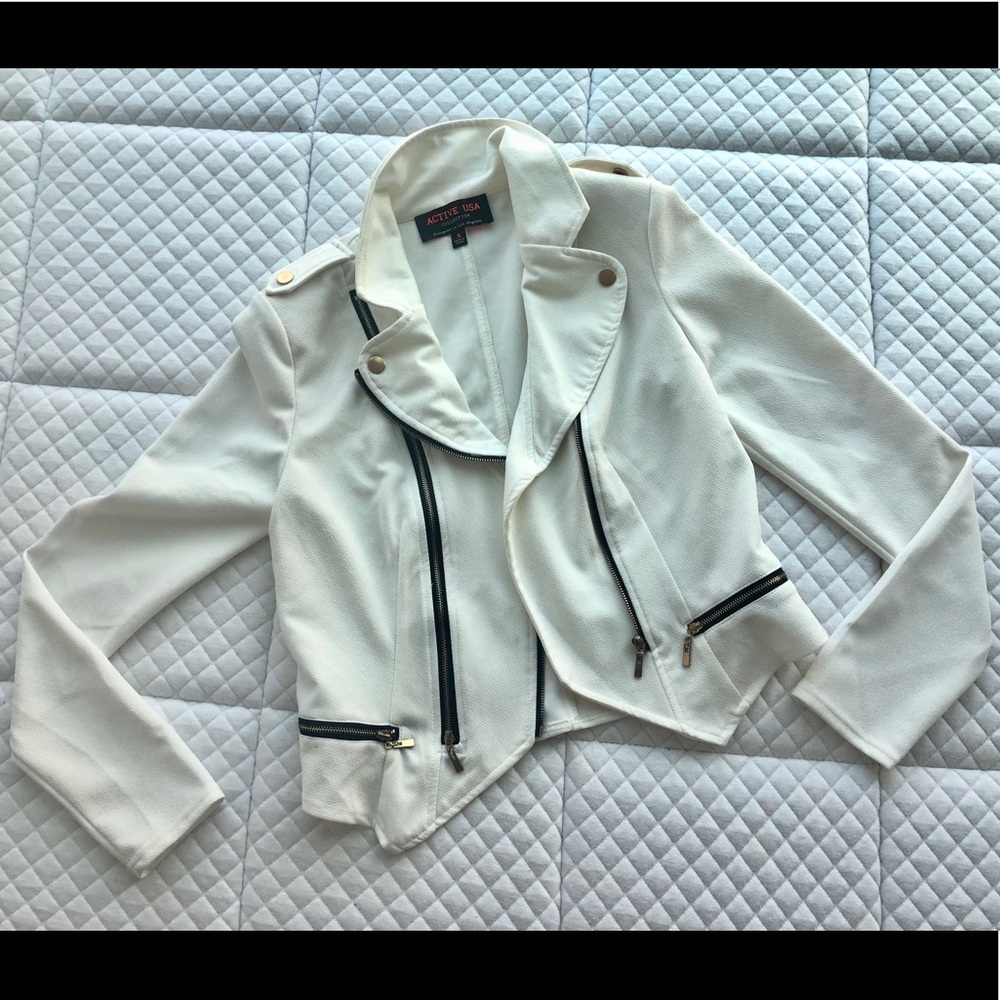 White trendy blazer jacket with zipper